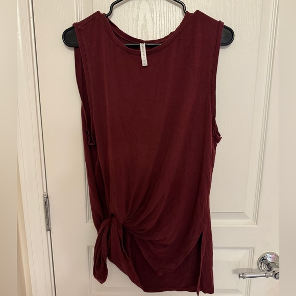 Fabletics tank top bundle - Picture 3 of 8